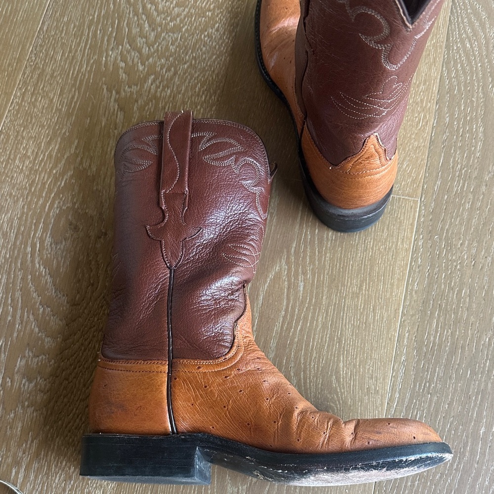 Lucchese Classic Handlade Brown Leather Cowboy Boots - Picture 9 of 14